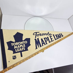 Toronto Maple Leafs NHL HOCKEY PENNANT FLAG Canada Vintage 30" X 12" USA